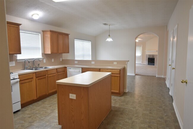 Foto del edificio - 21399 Forest Colony Dr
