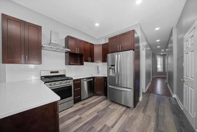 Building Photo - 2115 W Armitage Ave