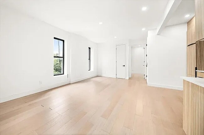 Building Photo - 411 11th St