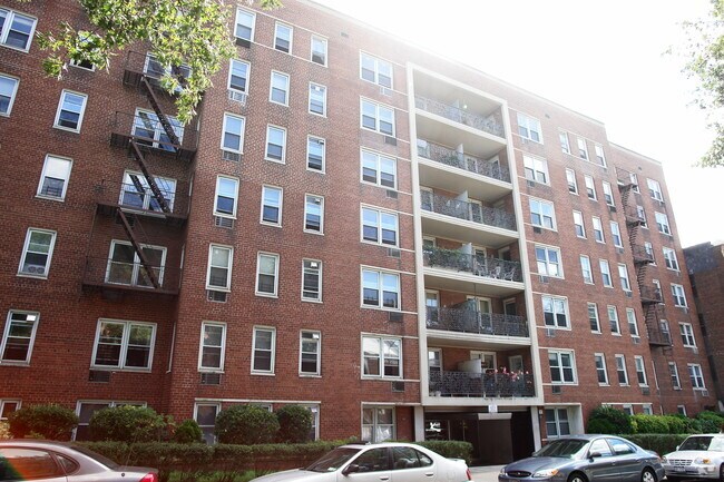 Building Photo - Imperial Sanford