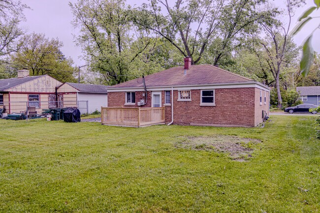 Building Photo - 336 Manitowac St