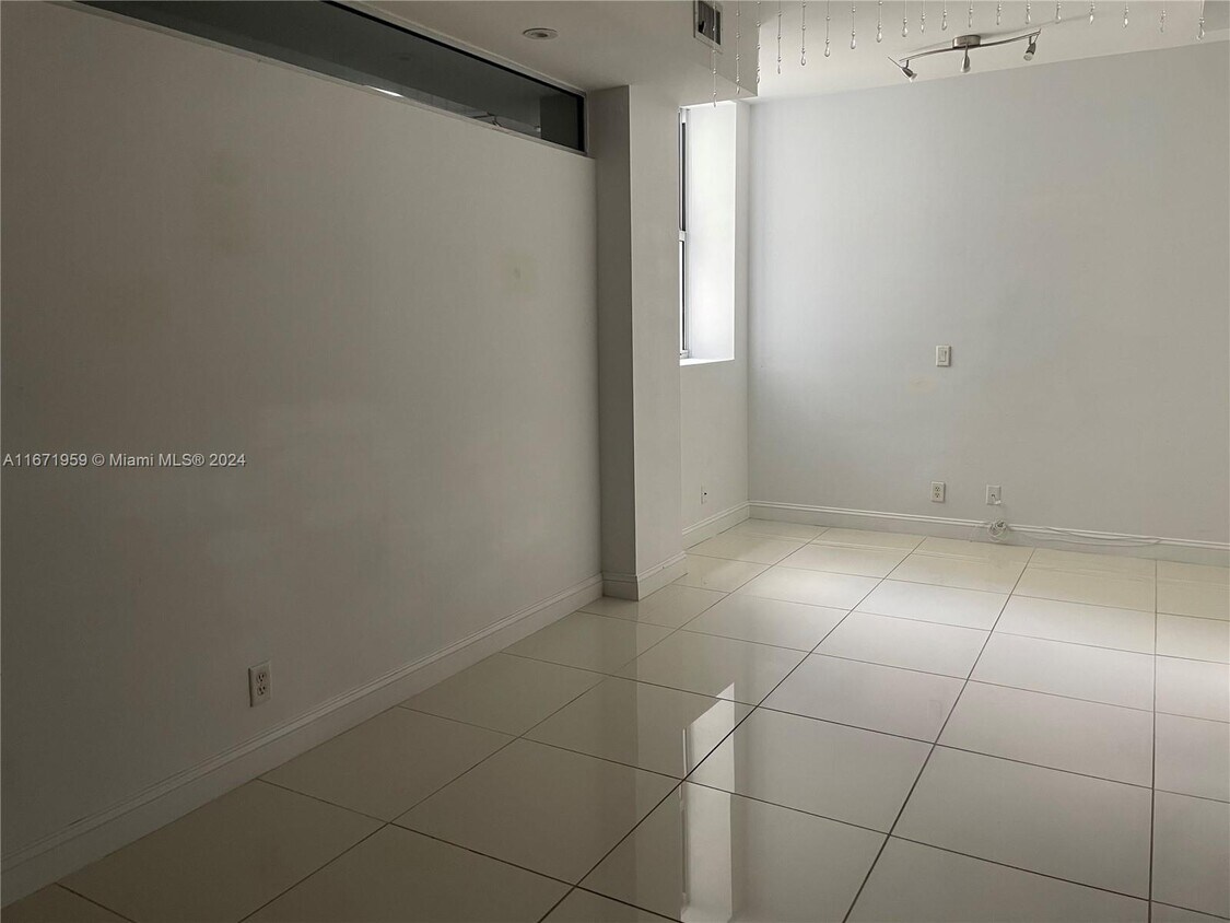 Building Photo - 111 E Flagler St