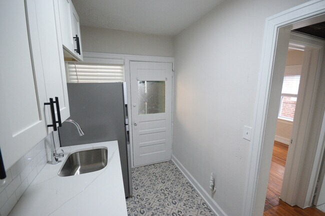 Foto del edificio - 720 W 38th St