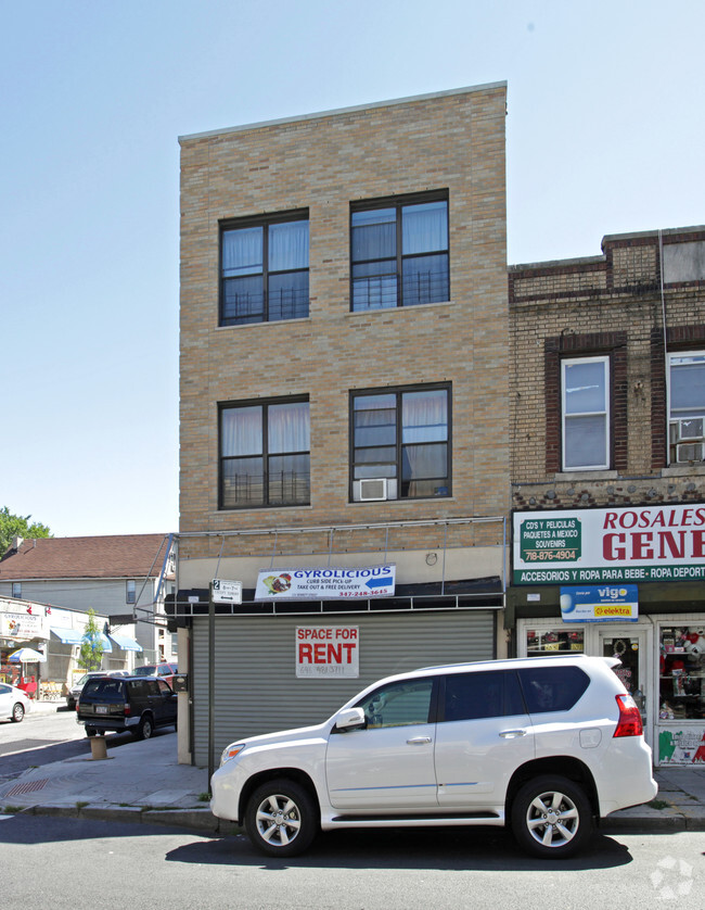 Foto del edificio - 121 Port Richmond Ave