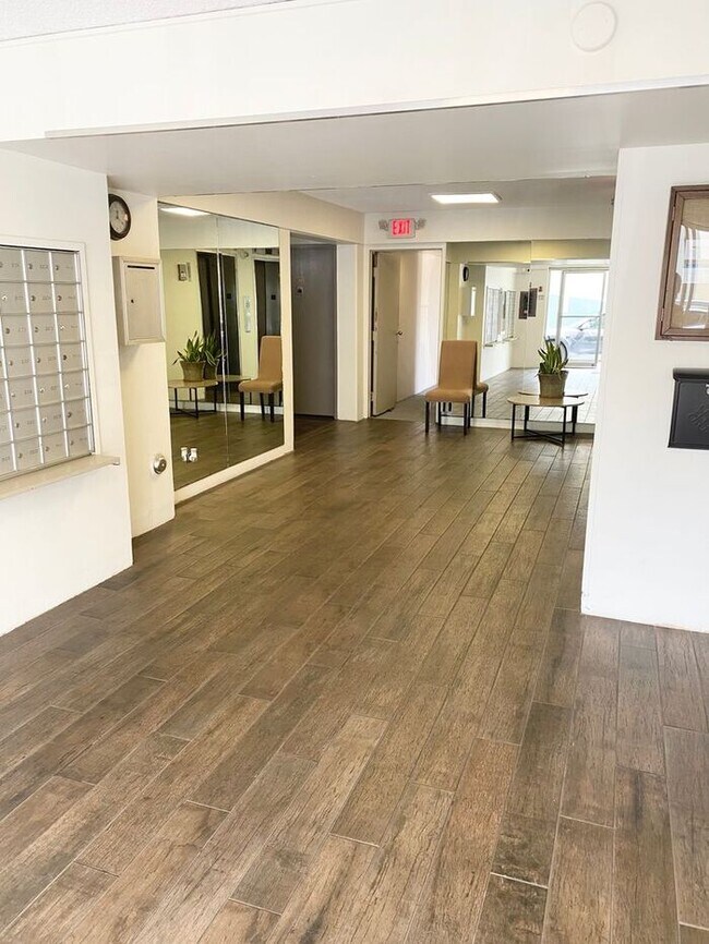 Foto del edificio - Pearlridge Gardens & Tower:1 Bdrm 1 Bath Condo Apt w/ 1 Open Pkg