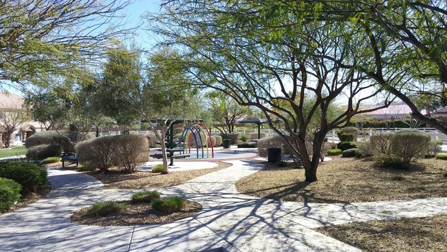 Foto del edificio - 9353 Leaping Deer Pl