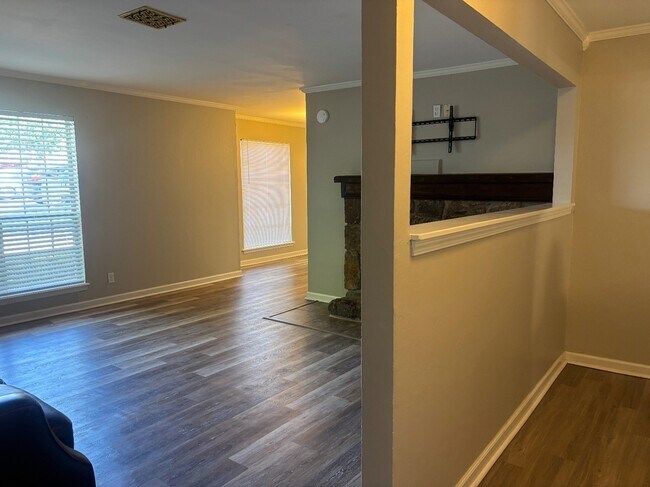 Foto del edificio - 4313 E 68th St