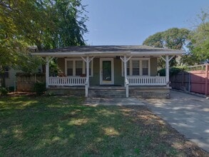 Building Photo - 411 S Poplar St