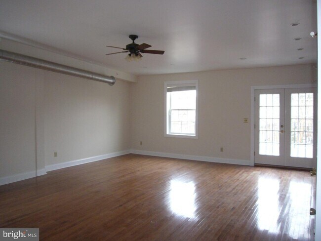 Foto del edificio - 345 W Chestnut St