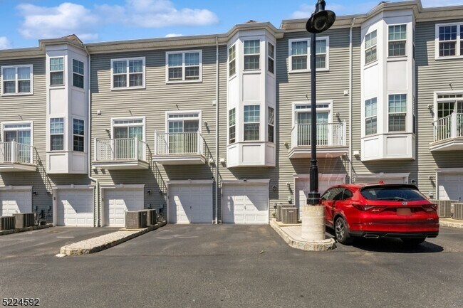 Building Photo - 13 Dahlia Ln