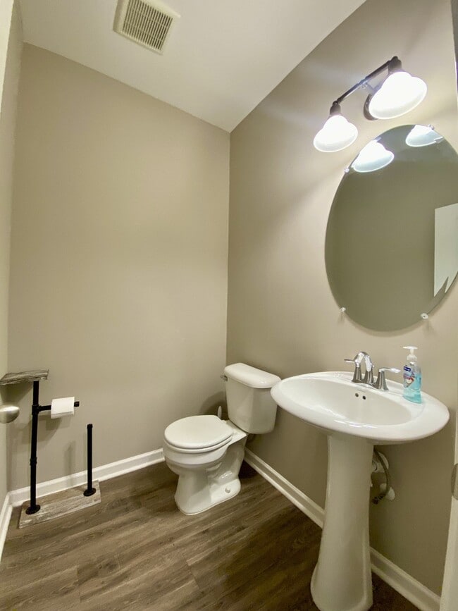 Building Photo - 209 Biraj Ct