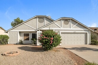 Building Photo - 677 W Shawnee Dr