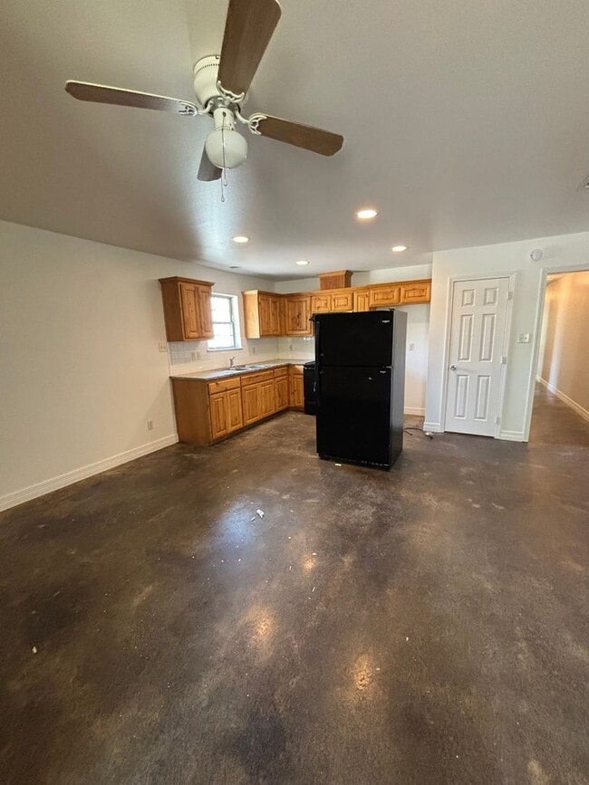 Building Photo - 1719 Lakeshore Dr