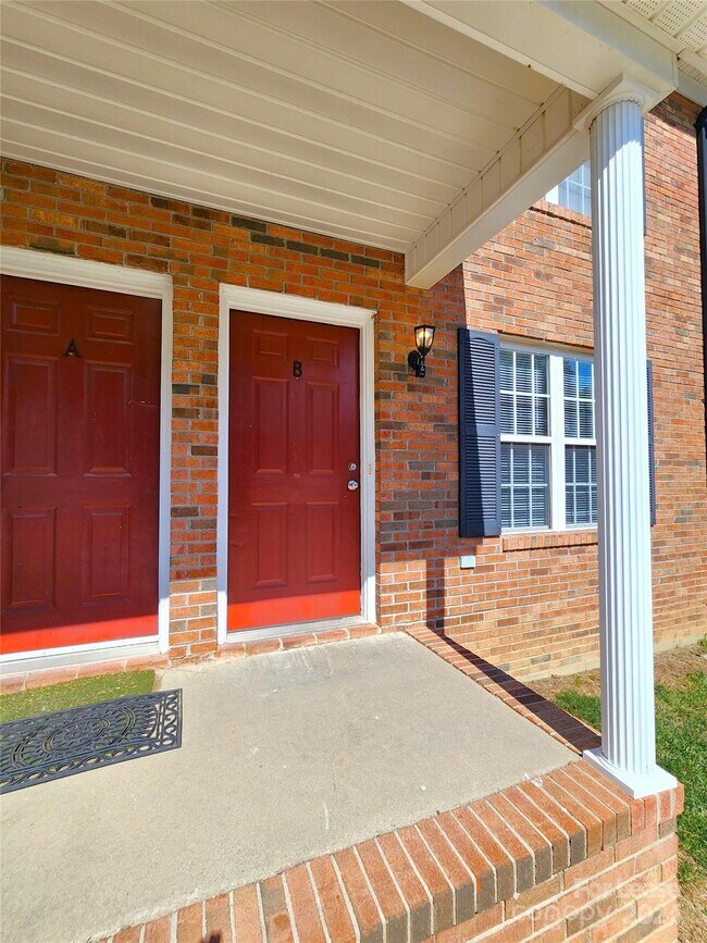 270 Circle R Rd, Concord, NC 28025 Townhome Rentals in Concord NC