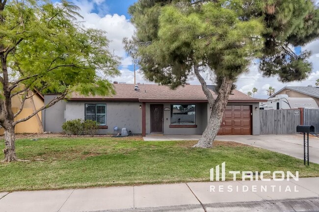 Building Photo - 2108 W Hermosa Dr