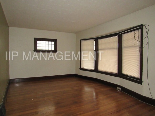 Building Photo - 2032 Hood Ave