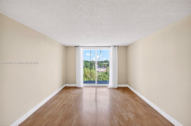 Foto del edificio - 16851 NE 23rd Ave