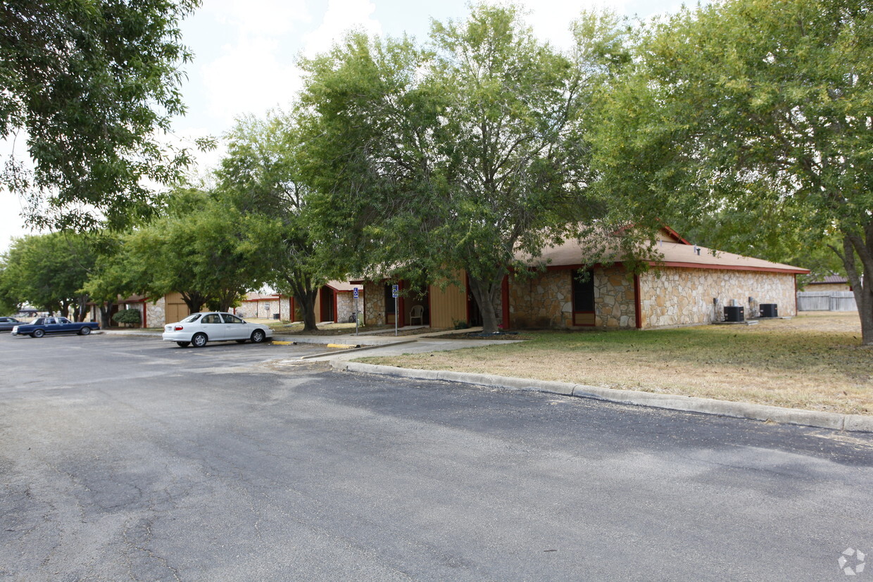 Building Photo - Garden Apartment Homes