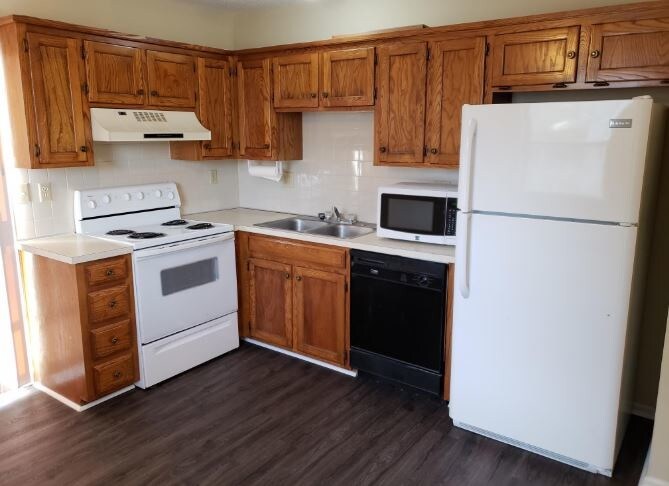 Kitchen - 514 Sky Vue Dr