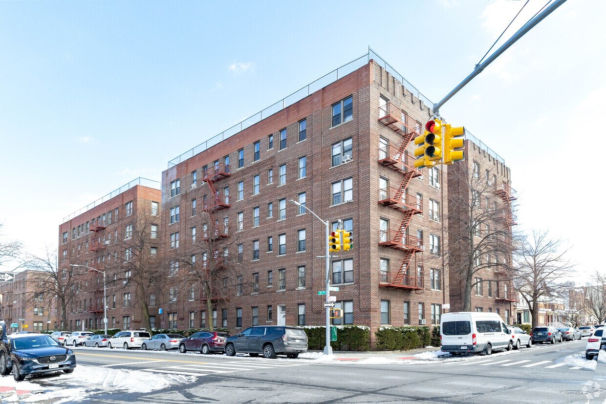 Foto principal - 6801 19th Ave