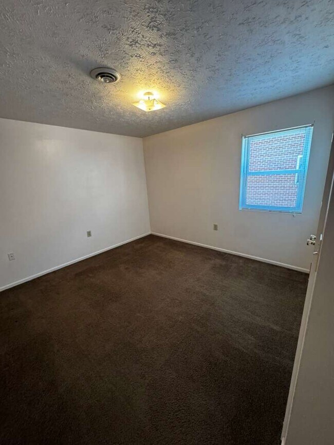 Distribución H - Dormitorio 1 - Red Coat Manor Apartments