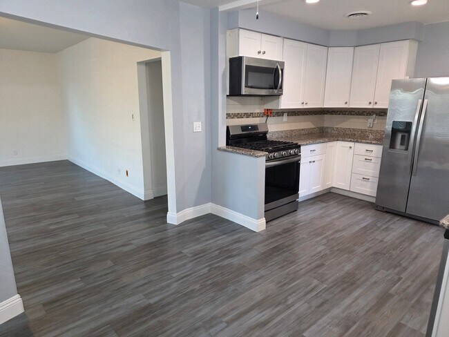 Building Photo - 6305 Almond Dr