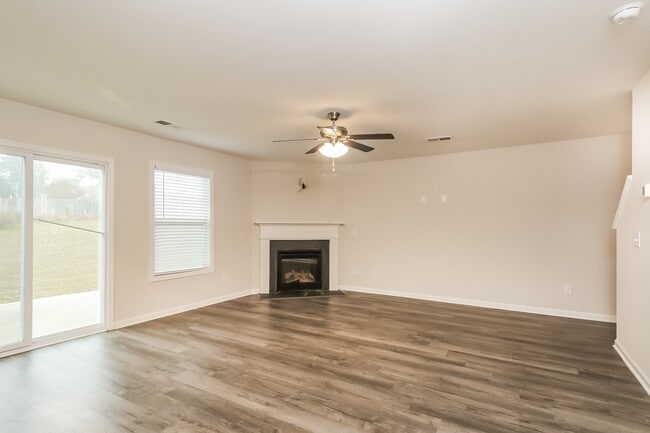 Building Photo - 1032 Winter Wy