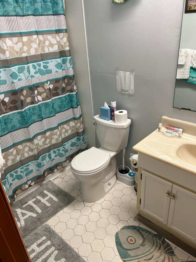 Full Bathroom With Sink And Toilet - 306 21st Ave S