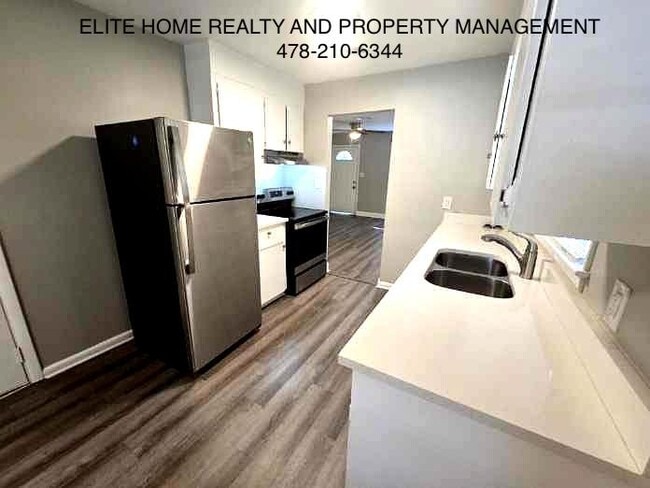 Foto del edificio - 810 Crestwood Terrace