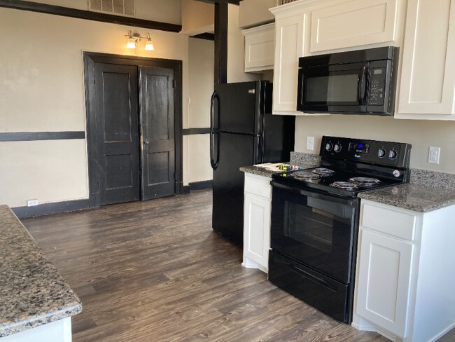 Foto del edificio - 301 N Austin St