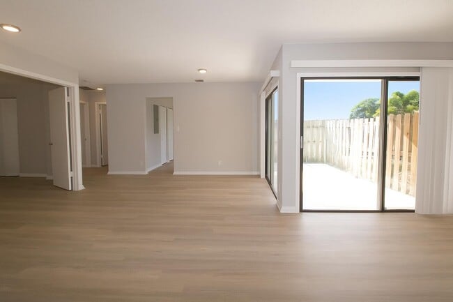 Building Photo - 9204 Roan Ln