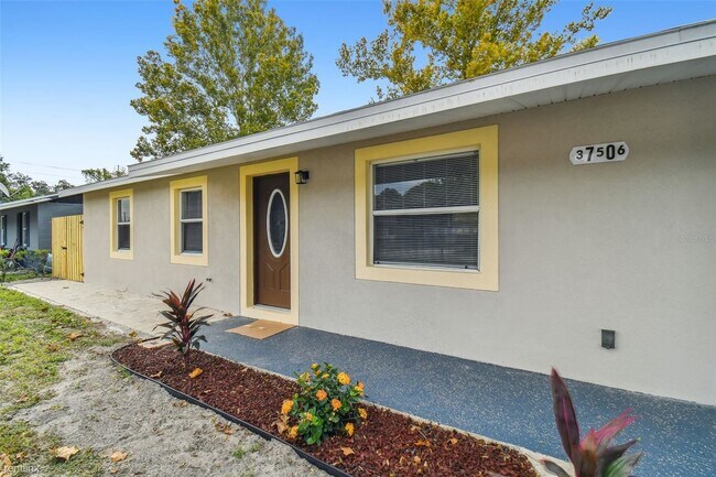 Building Photo - 3 br, 2 bath House - 37506 Oakview Circle