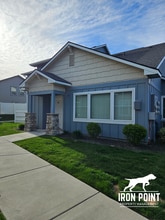 Building Photo - 164 S Trek Ln