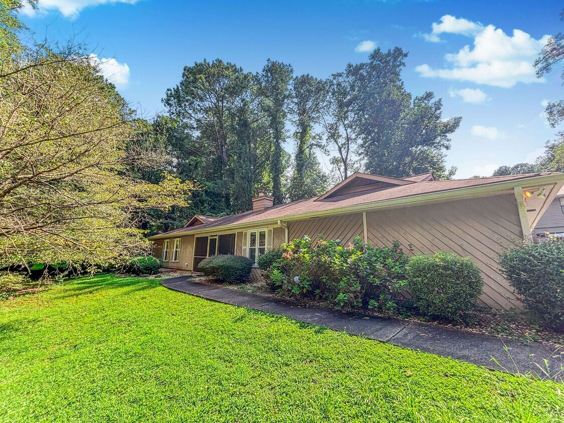 Primary Photo - Charming 3 BR/2BA Townhome in Marietta!