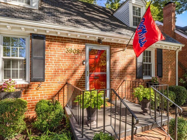 Building Photo - 3 Bed 1.5 Bath Cape Available in MAY - in ...