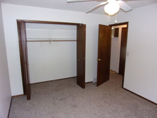 Building Photo - 2 Bedroom Duplex-Walking Distance to Mckee...