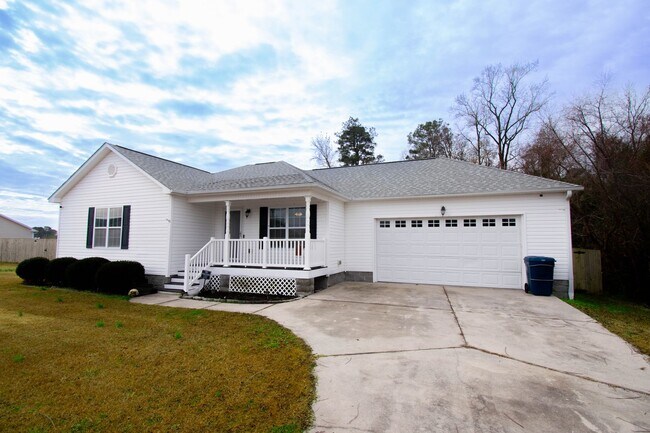 Foto del edificio - FIRST TWO WEEKS RENT FREE! 3 Bedroom 2 Bathroom - Pets Considered!