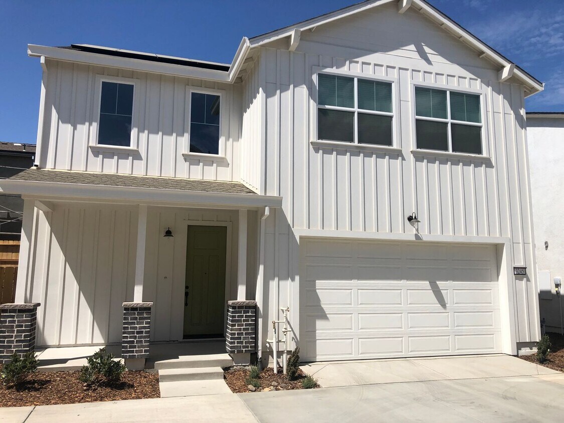 Primary Photo - BEAUTIFUL FOLSOM HOME IN GATED COMMUNITY!!