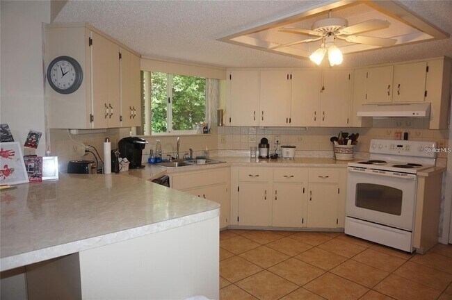 Foto del edificio - 10819 SW 83rd Ct