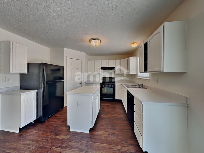 Building Photo - 2328 Salem Park Dr