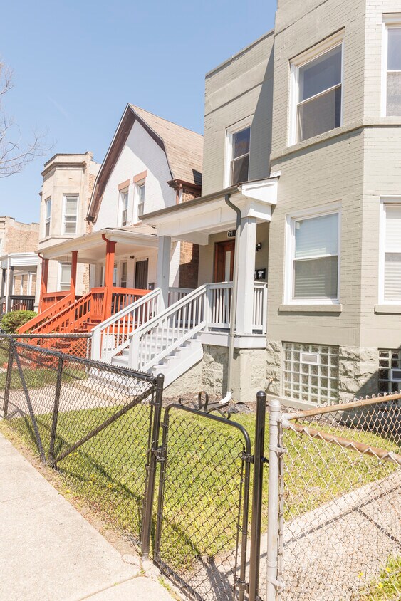 Primary Photo - 7117 S Ingleside Ave