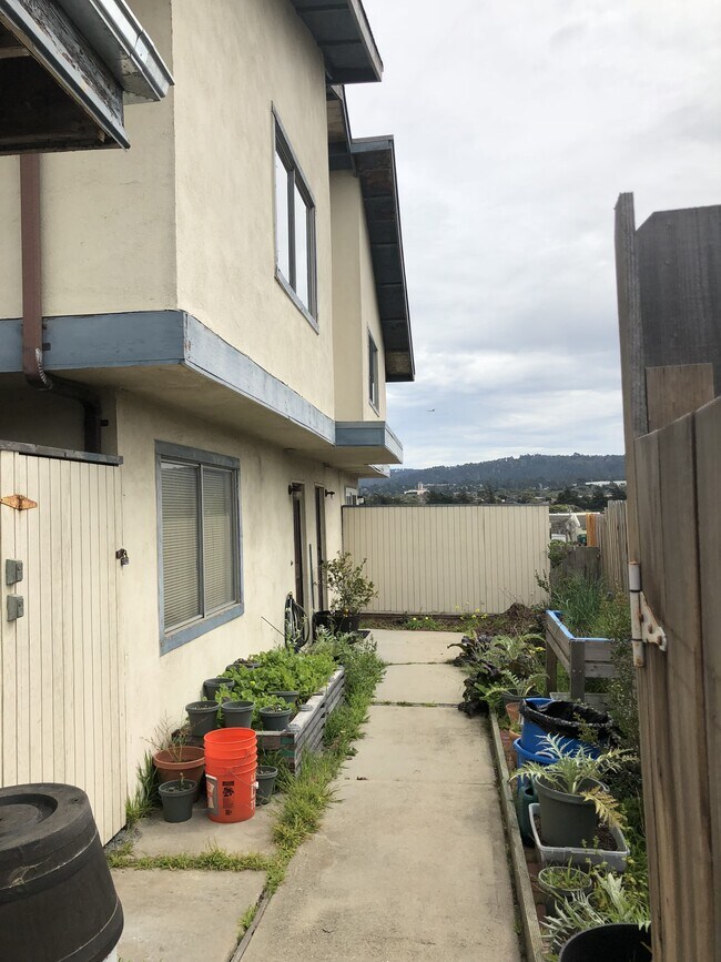 Foto del edificio - 220 Dunecrest Ave