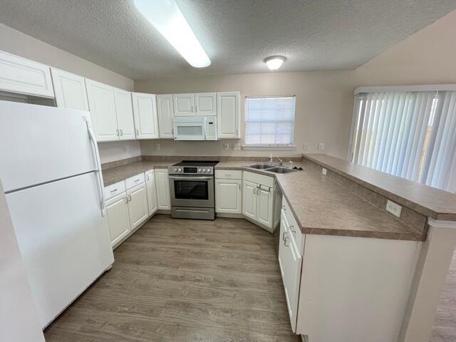 Foto del edificio - 925 Village Ln