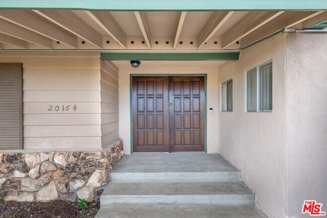 Foto del edificio - 20164 Santa Rita St