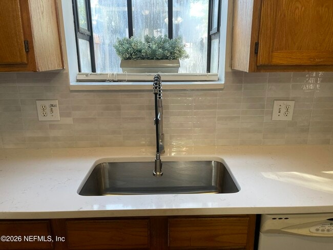 Foto del edificio - 2002 First St