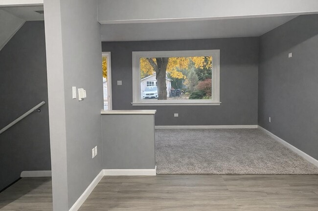 Building Photo - 69 E Lowell Ave