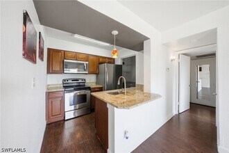 Building Photo - 2925 Winkler Ave