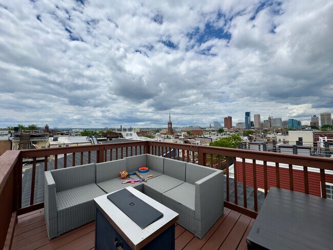 Foto del edificio - Charming 4Bed/3Bath in Riverside Neighborhood