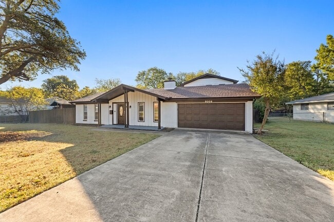 Building Photo - 8009 Northbrook Dr