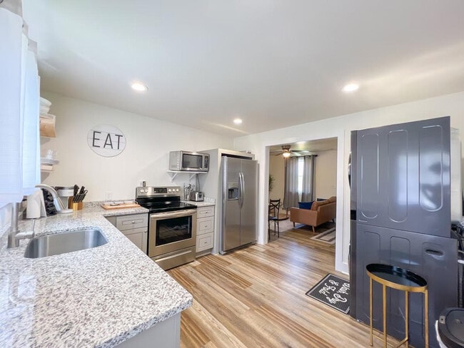 Foto del edificio - 401 Cedar Lane Rd